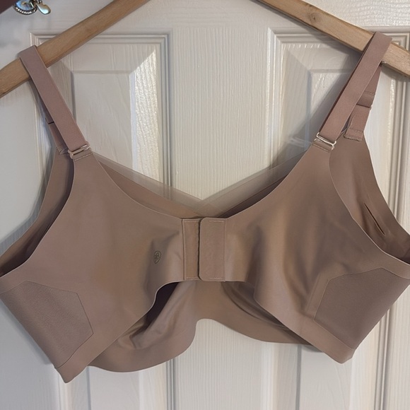 Honeylove Cross over V neck Bra in Sand - Picture 7 of 8